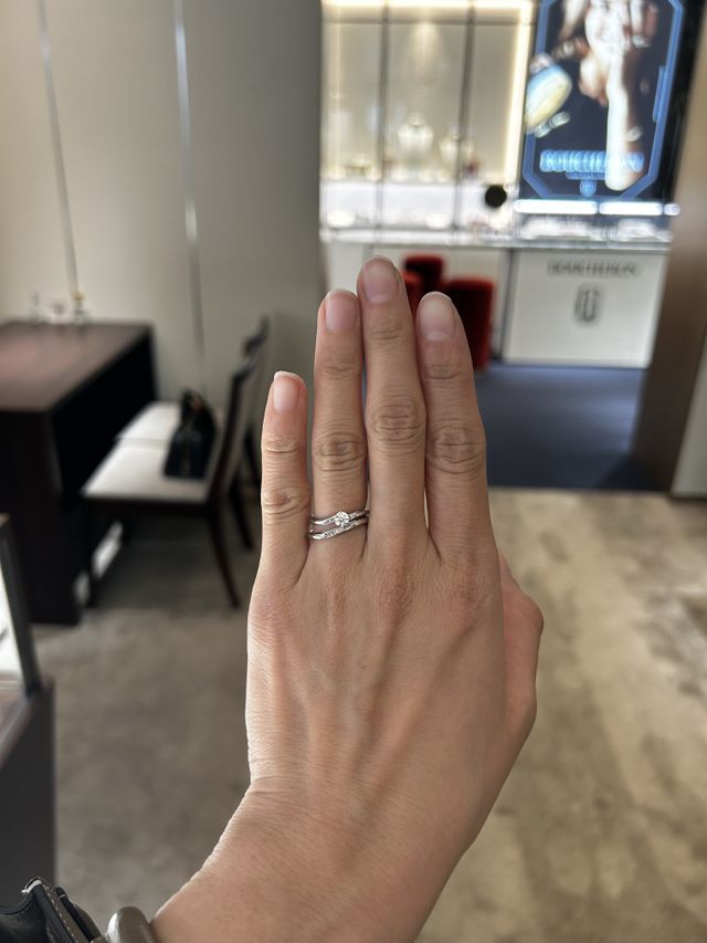 ななめに入ったダイヤモンドが綺麗です