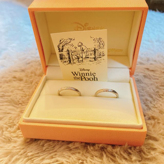 プーさんの指輪です。外側にはメッセージが書いています。