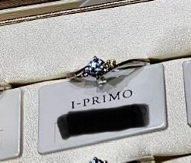 試着した婚約指輪