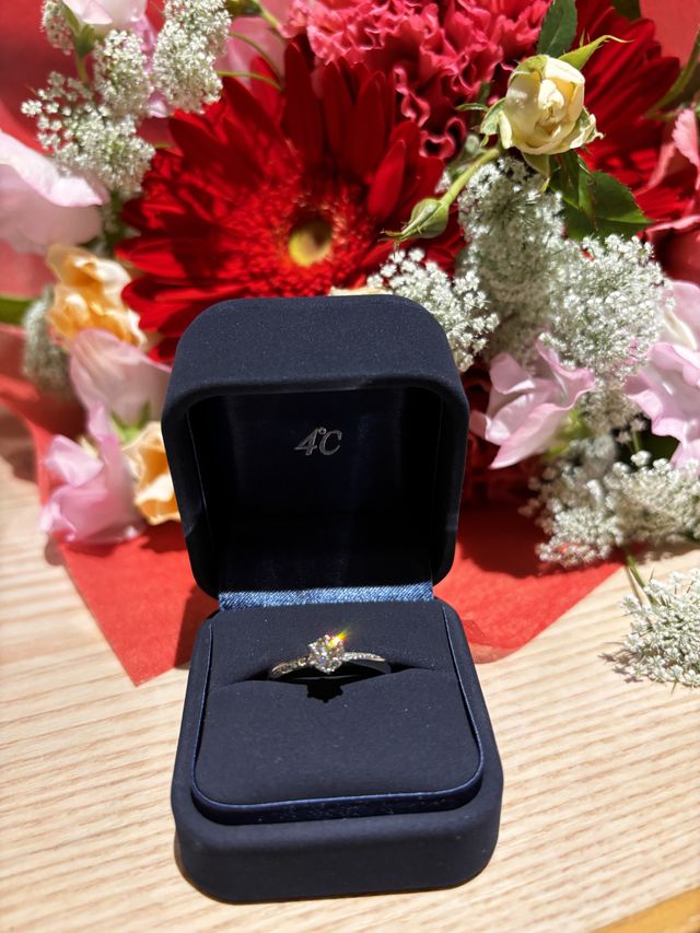 プロポーズされた時に頂いた婚約指輪とお花