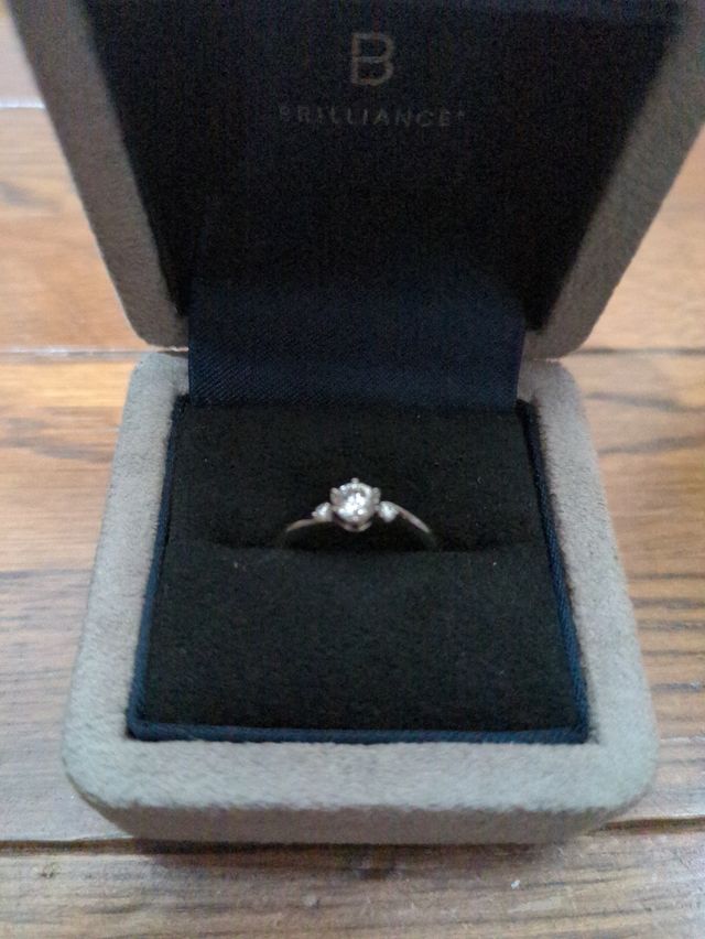 購入した婚約指輪です。