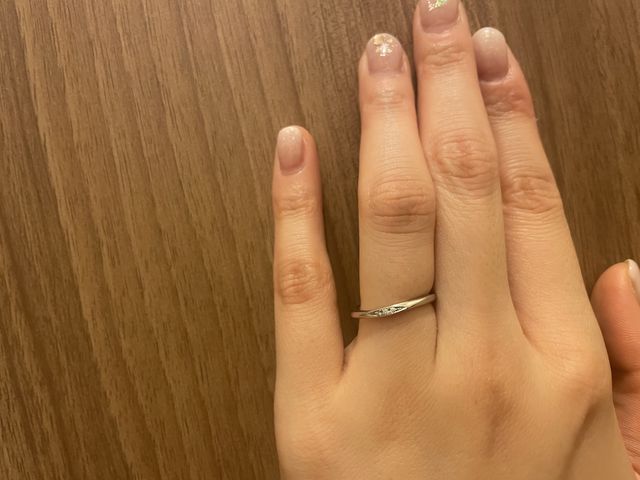 女性用指輪
ねじりの部分の石の数にこだわりオーダーしました。