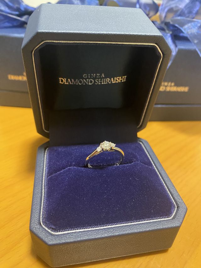 ボックスと指輪の写真です。