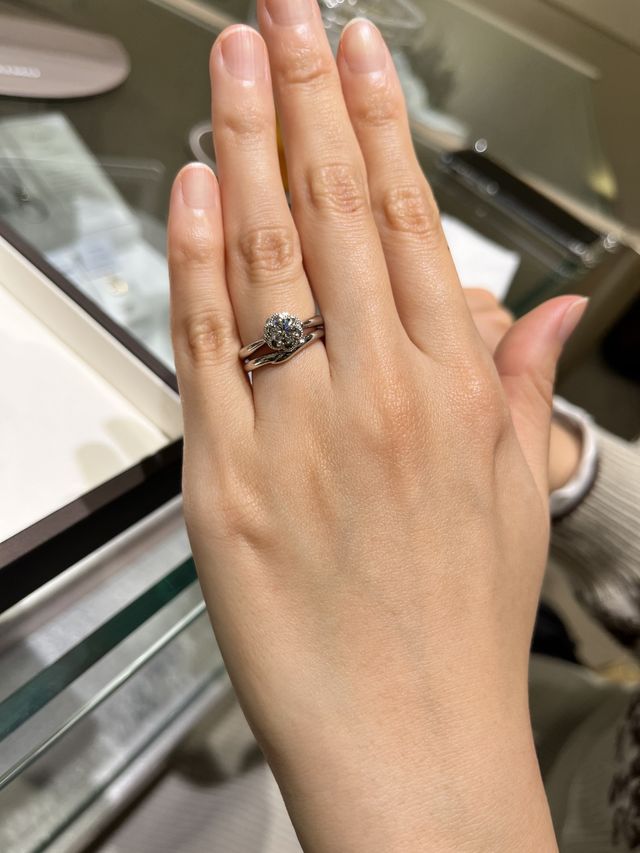 婚約指輪と結婚指輪の重ね付け