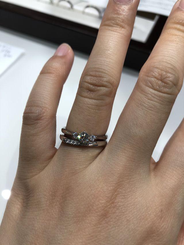 七色の輝く婚約指輪！