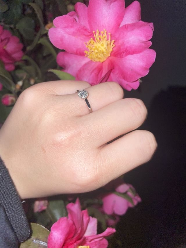 ダイアモンドを引き立たせるシンプルなデザインがお気に入り