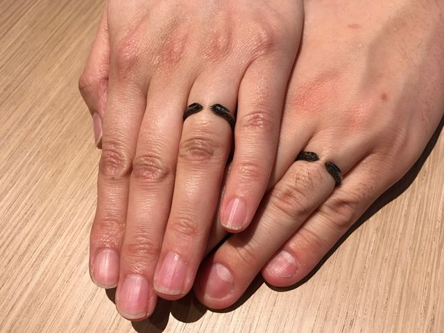 ピンクゴールドにブラックコーティング縁取りブラックダイヤ