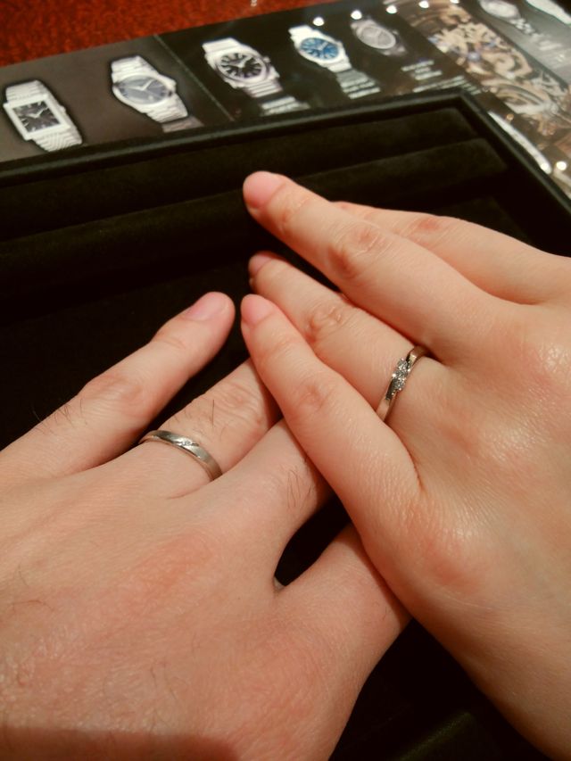 二人で手を重ねて撮ってみました。