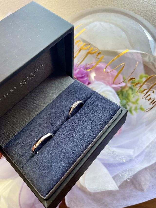 上下正面どこから見てもダイヤが輝くデザインが珍しい！