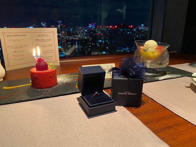 写真はプロポーズリングです。