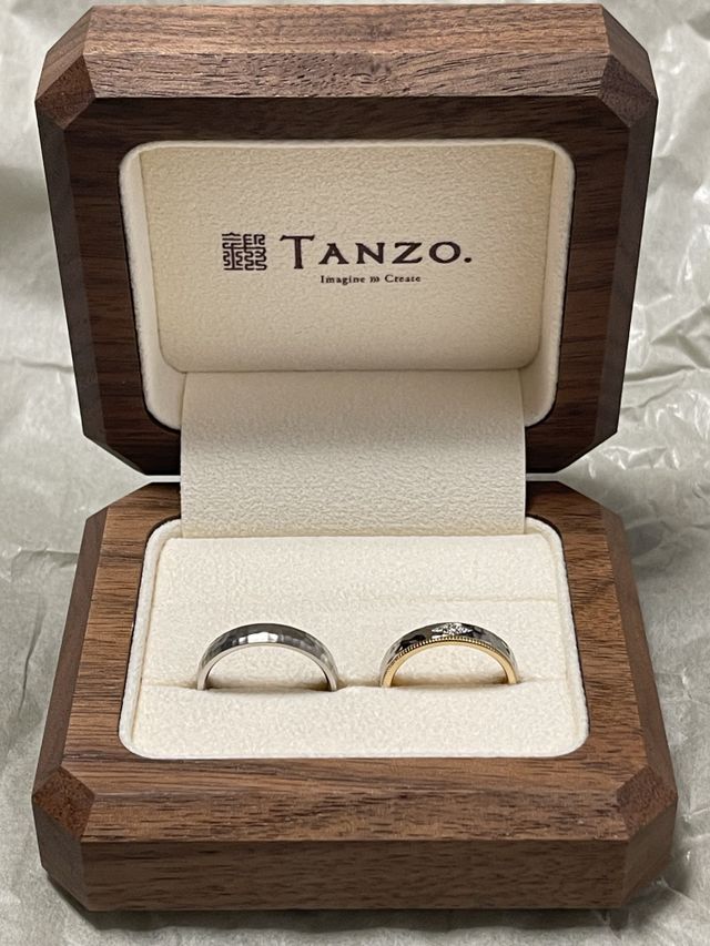 オシャレな木製ケース入り。