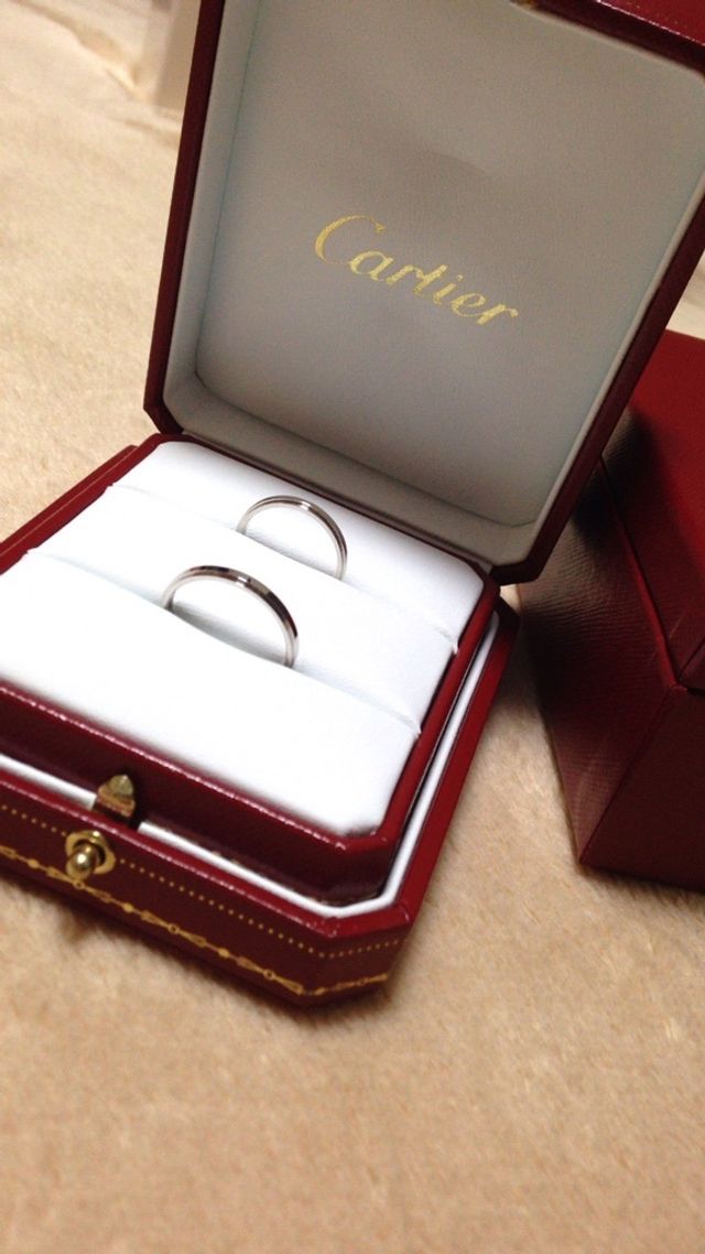 Cartierの赤い箱に入っている状態