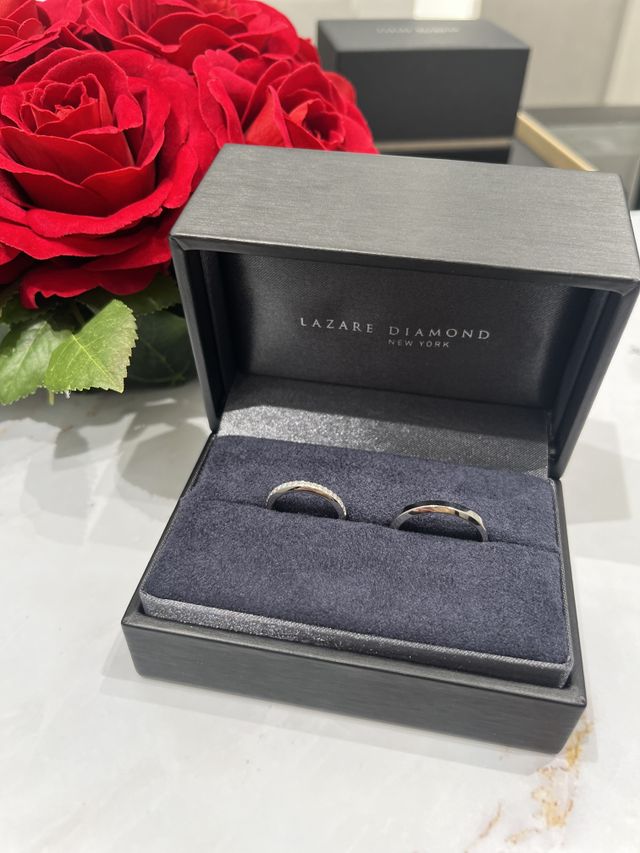 お店でお花と共に撮らせていただきました。