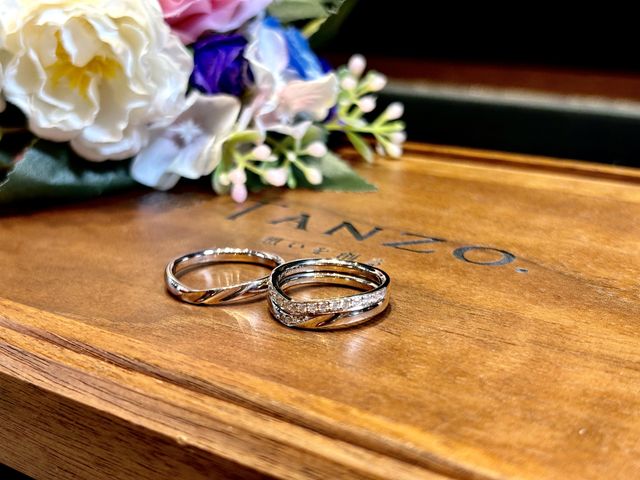 結婚指輪と婚約指輪です。