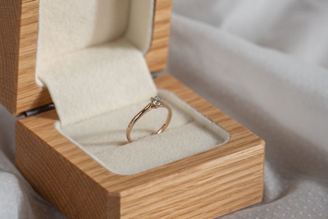 リング幅1.8mmのK18シャンパンゴールドです