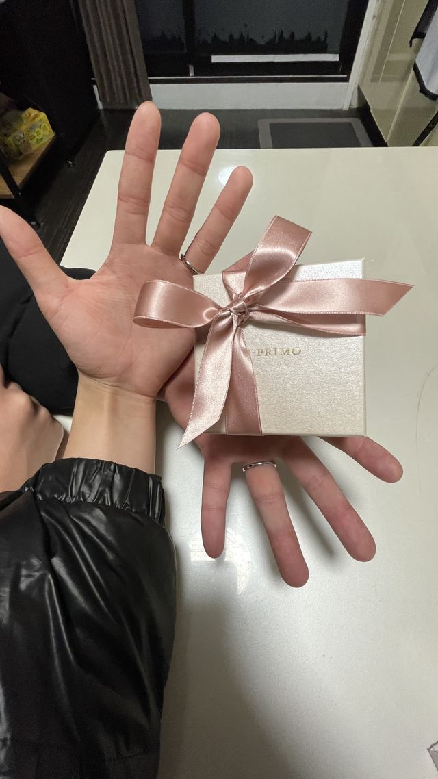 シンプルに着けられるデザイン。