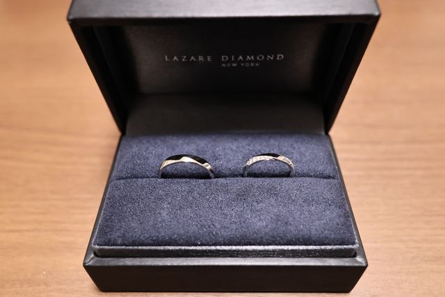 両方ともリングが太く、存在感があります。