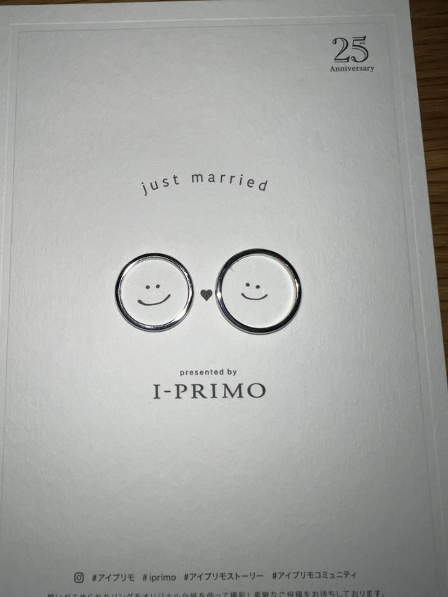 お揃いのデザインの結婚指輪です。