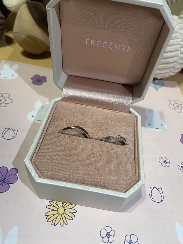 婚姻届と一緒に撮影。