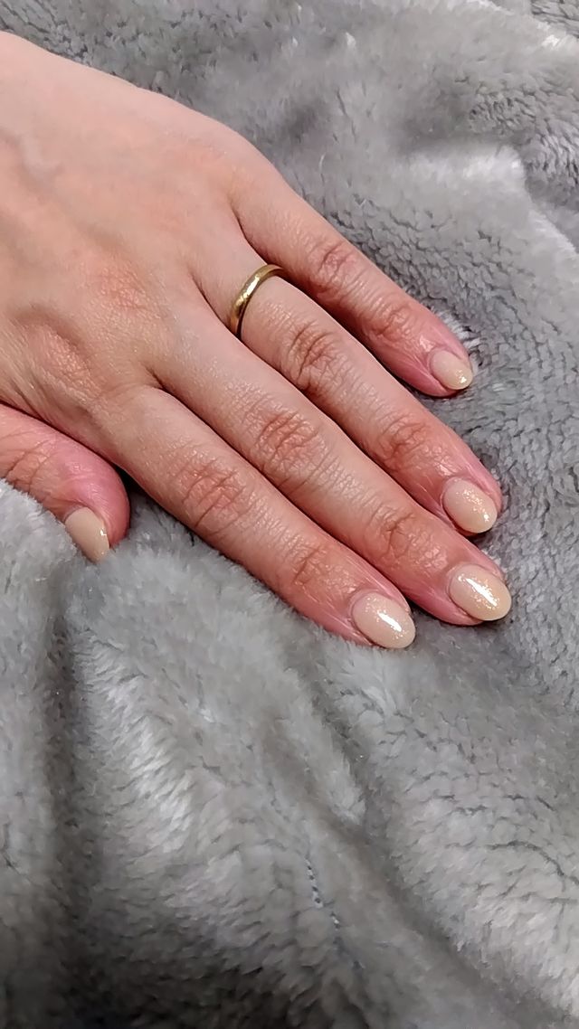 新婦　ネイルあり