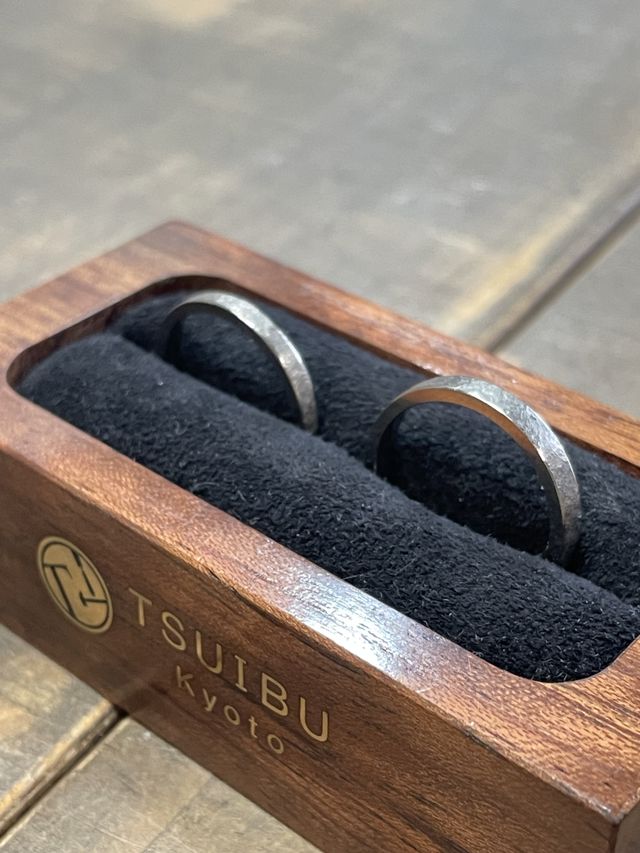 ホワイトゴールド平打型いし目