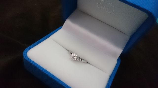 0.7カラットの婚約指輪