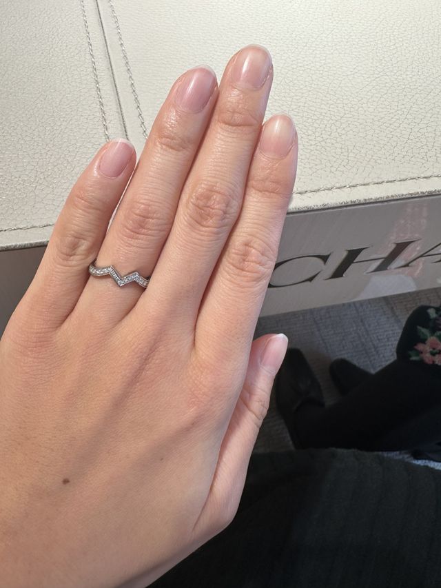 実物は写真で見るよりも華奢で繊細な印象でした。可愛いです！