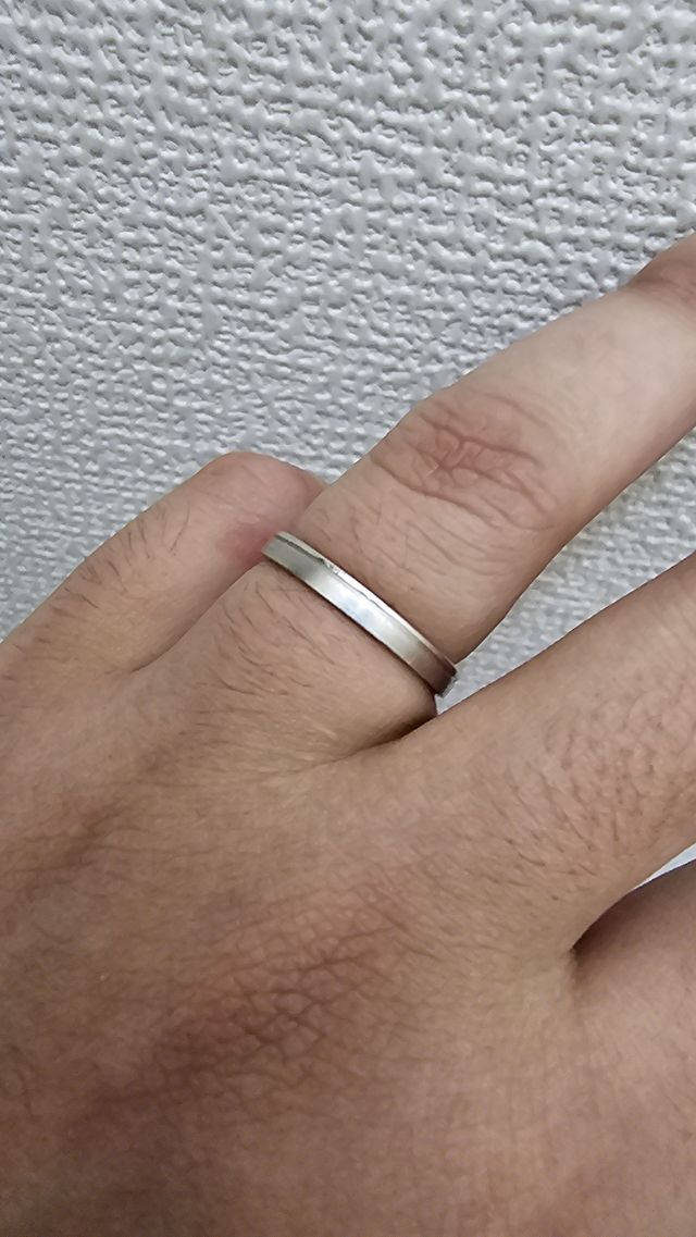 結婚指輪です
マット加工されています