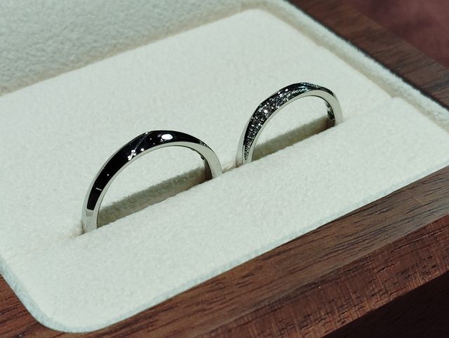 重ねて一つのパターンになるようにデザインしました。