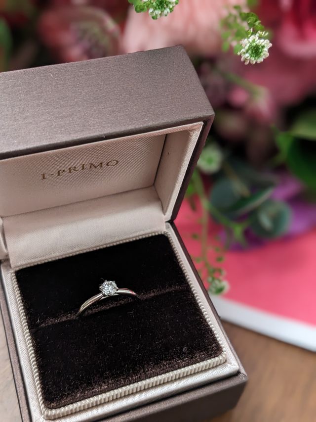 ダイヤの大きさは留め金が悪目立ちしない3カラットを選びました