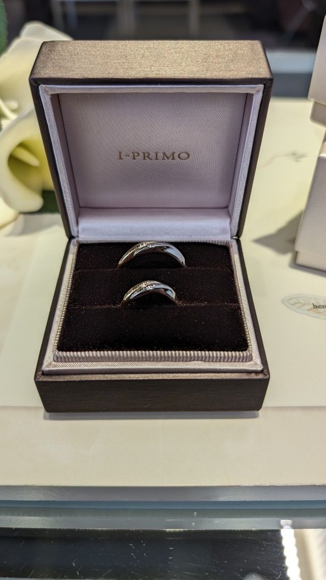 プラチナとゴールドのオーロラリング。９号と２９号。