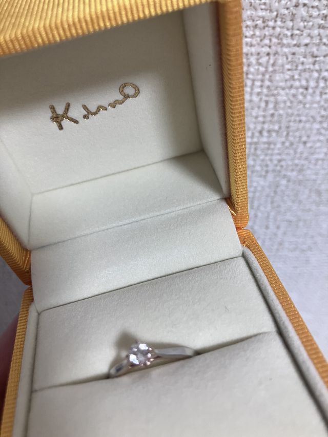 婚約指輪になります。
ダイヤをこだわりました。