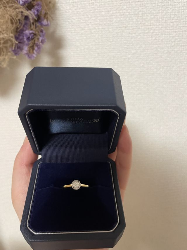 ゴールドの色合いが暖かみがありとてもかわいいです