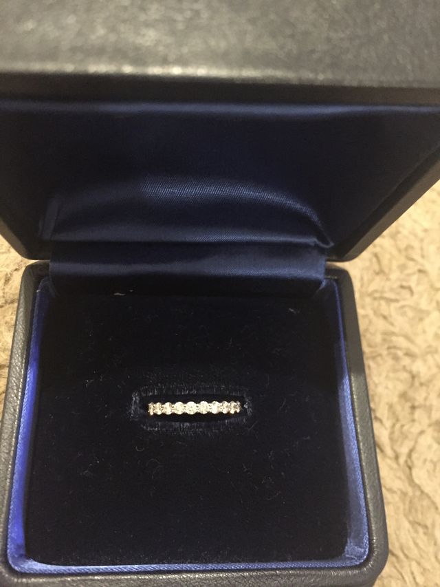 ハーフエタニティリングのダイヤ部分を撮影しました。