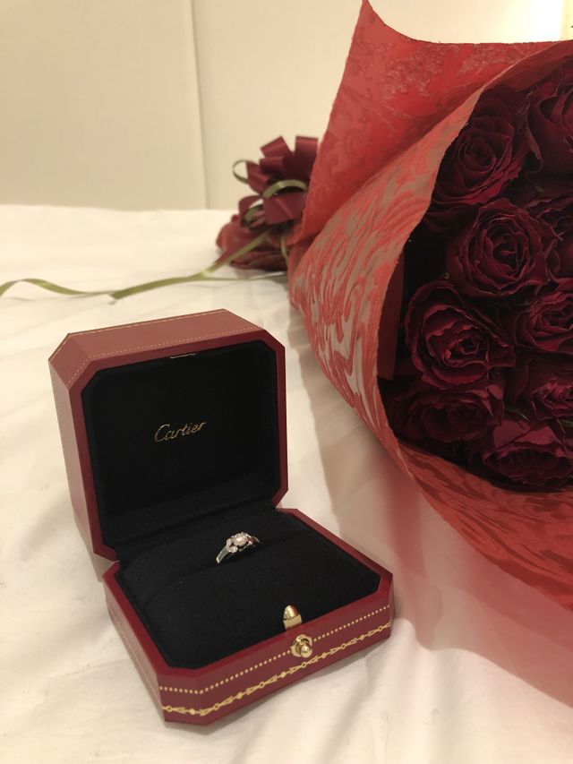 薔薇の花束とともにプロポーズしました