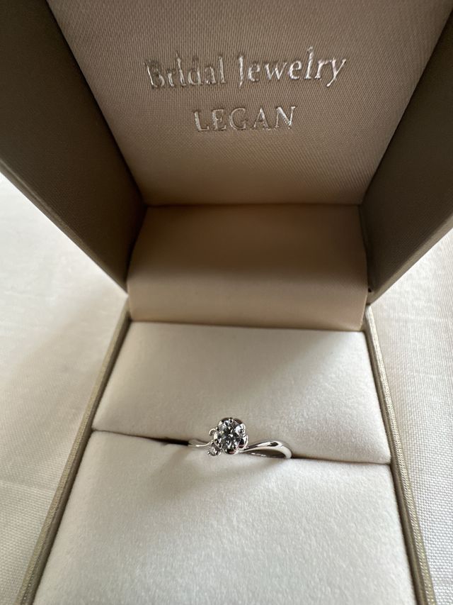 ダイヤも綺麗でピンクダイヤついてます