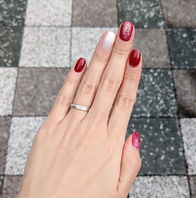 3mm幅ですが、上半分がハーフエタニティで華奢見えします。