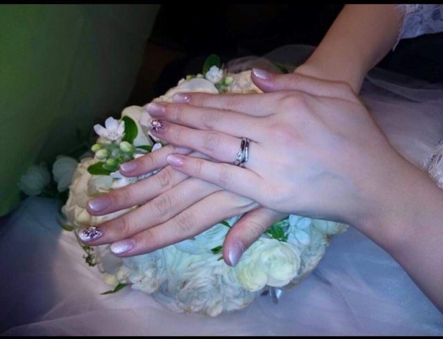 結婚式で、婚約指輪と重ね付けしました。