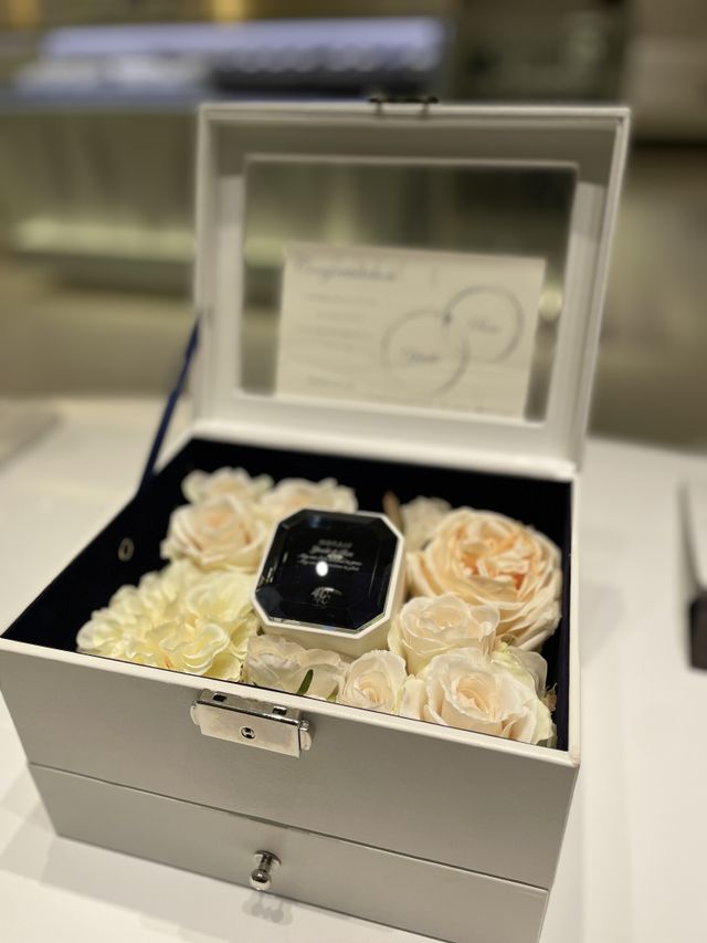 受取の時、写真用としてお花のボックス出てきて感動しました！