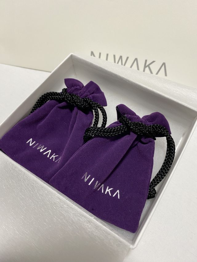 指輪が自宅に配送された時には巾着に入っていました。