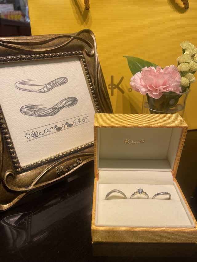 真ん中の結婚指輪は母の指輪をサイズ調整したもの。