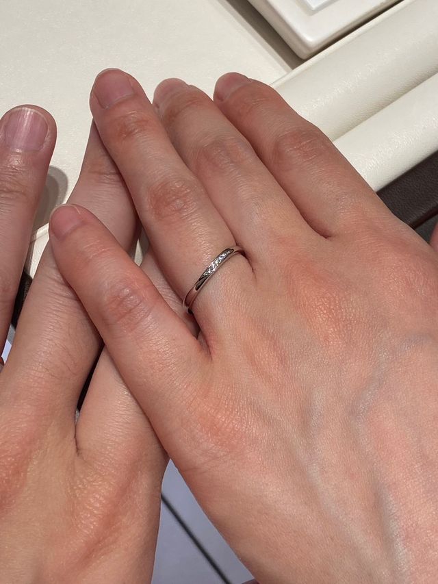 中央のメレダイヤが綺麗でした。