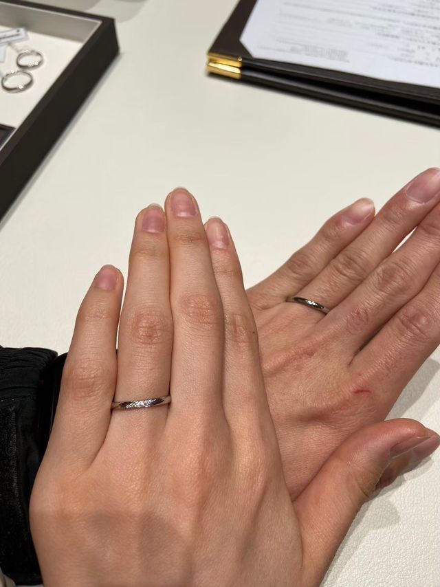 ストレートですがウェーブに近いデザインを選びました。