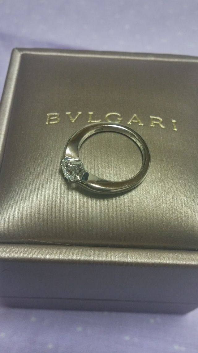 ダイヤが埋め込まれてるので、ぶつける心配もあまりありません。