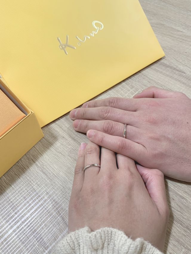 2人で着用した写真です。
リボンのデザインです。