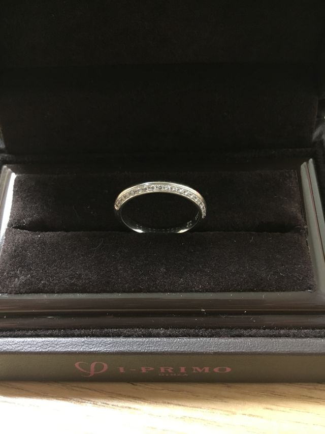 ダイヤを内側や外側に向けて、その日気分で変えています。