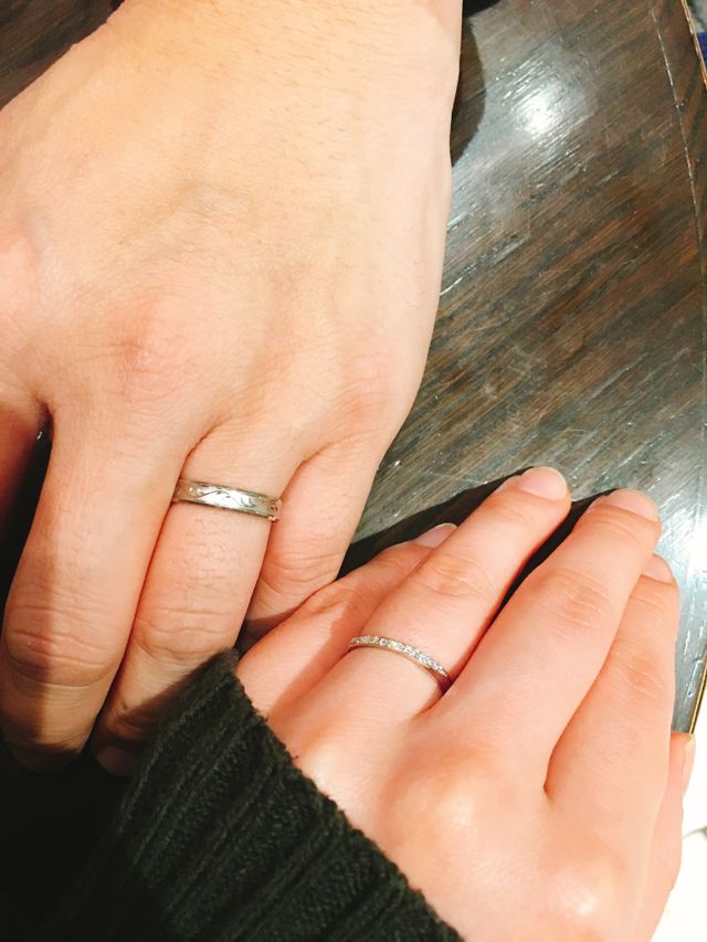 お揃いではなく、お互いの好みのリングを購入しました。