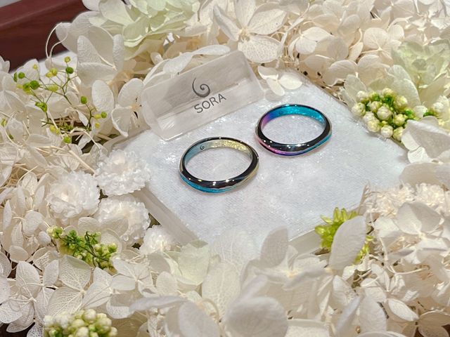 完成した指輪の初対面時に撮影しました。