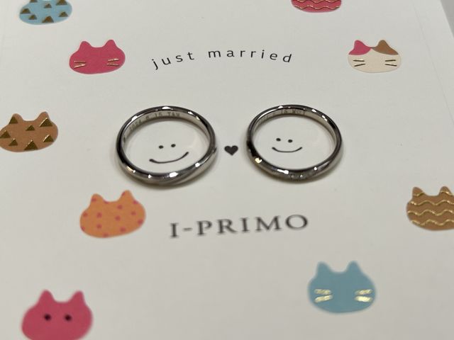 シンプルだけどきらきらと控えめに輝くダイヤがとてもキレイです