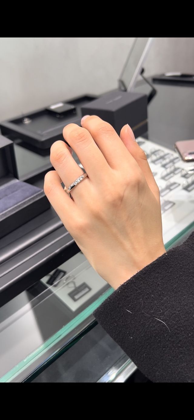 ダイヤの輝きが他のブランドよりも華やかで、存在感があります！